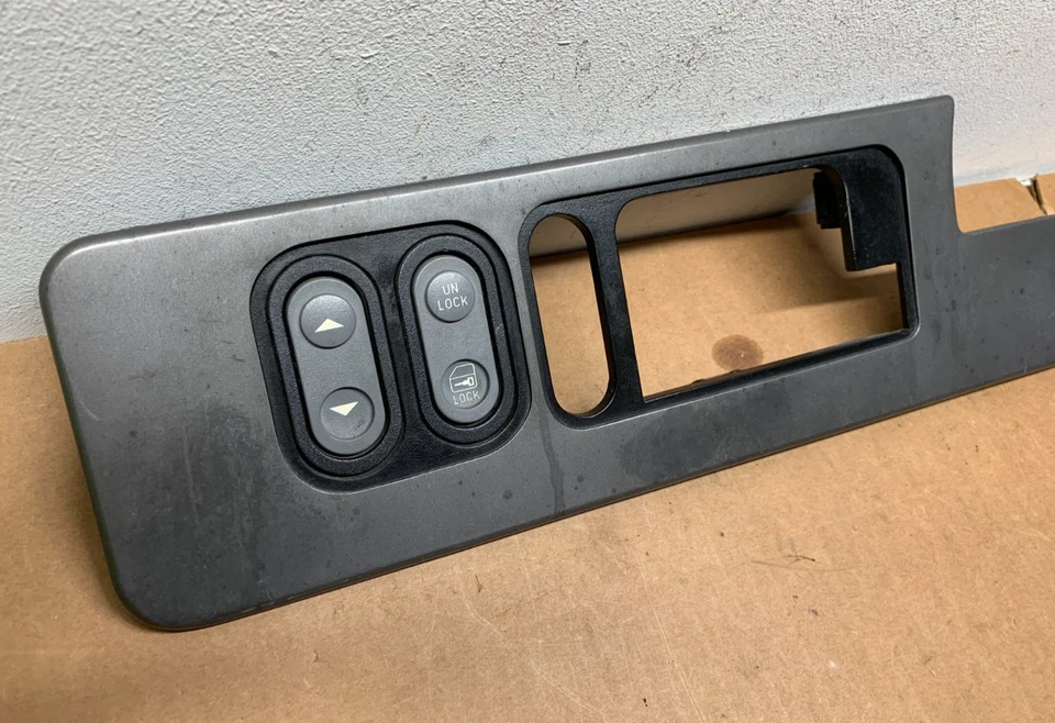 Chevy GMC C1500 1990-1994 Suburban Silverado interior pasajero interruptor bisel Foto 3 de 4