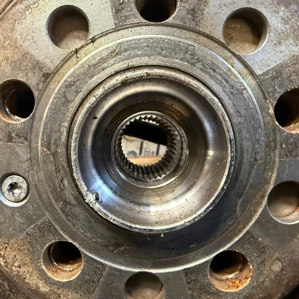 VW PASSAT B6 AUDI SEAT SKODA DRIVER FRONT HUB 2.0TDI CBA 2005-2010 - Image 2 of 4