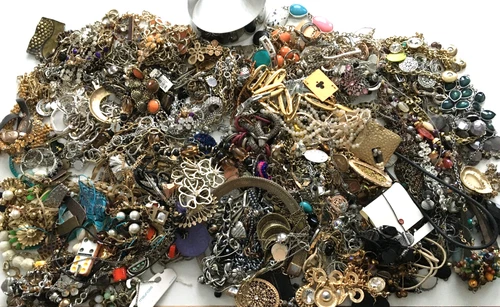 14 Lbs+ HUGE Vintage Costume to Fashion Jewelry lot Necklace Chain UNSORTED