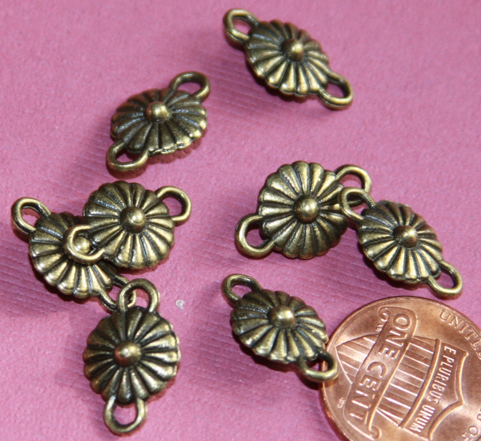 50 pcs of Antiqued Brass - Stamp - Flower Drops 20mm