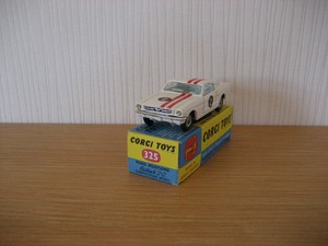 Corgi toys ford mustang fastback 2 2 #6