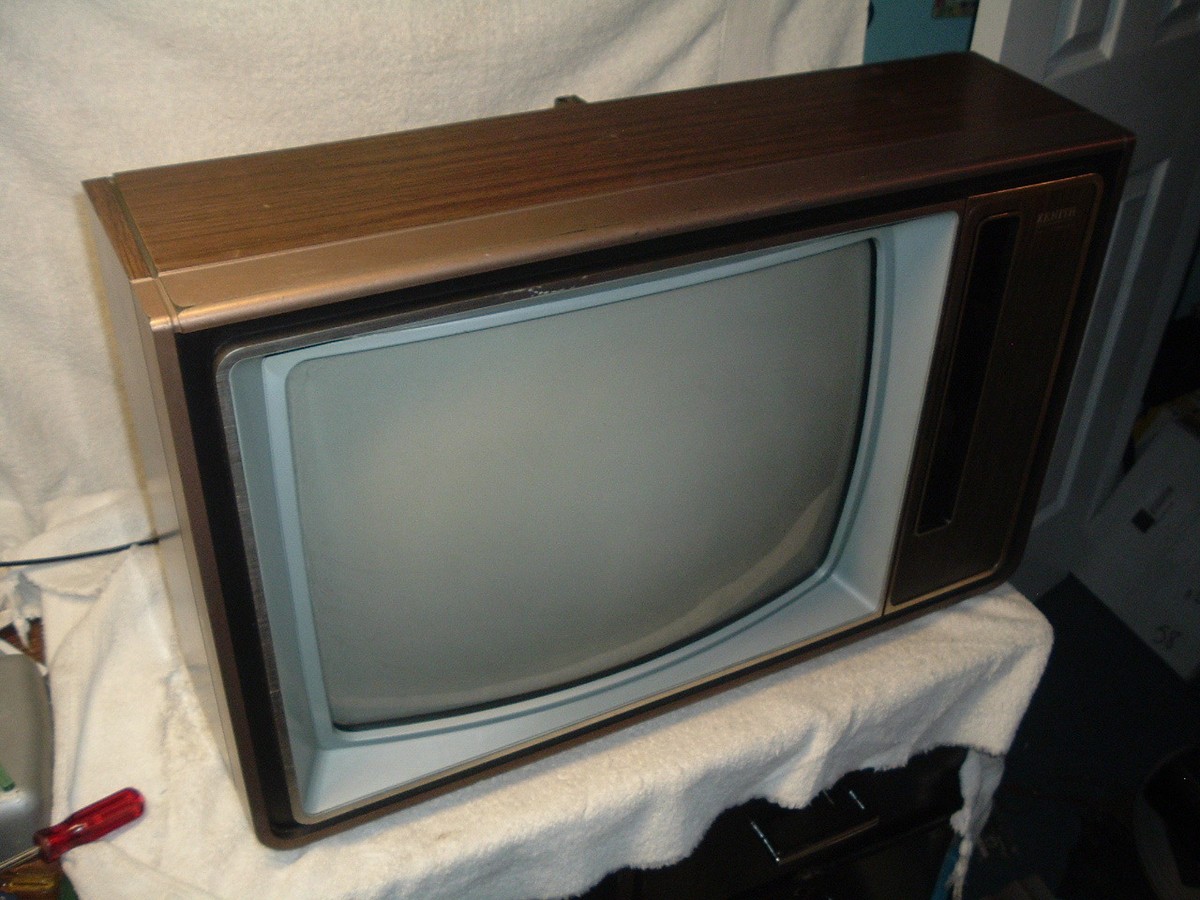 Vintage 1980 Zenith System 3 Color Tv 19 Space Command Remote Old Made On Popscreen