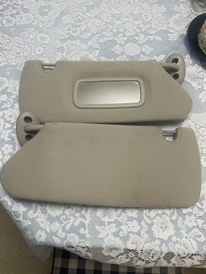 Солнцезащитные козырьки 2000-2003 Dodge Dakota светло-серые Pass. Зеркало в хорошем состоянии - Изображение 1 из 4