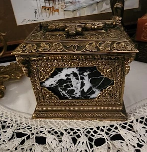 Antigua caja de bronce y mármol estilo barroco francés ornamentado de 1900 - Imagen 1 de 12