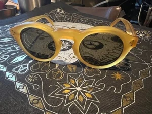 Celine Round yellow polarized sunglasses - Picture 1 of 5