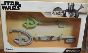 Star Wars Mandalorian & The Child Collectible Key Set NEW - Picture 1 of 1