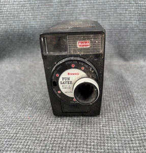 FOTOCAMERA VINTAGE 1960 8mm KODAK FILM THE BROWNIE 8 FUN SAVER - NON TESTATA - Foto 1 di 8