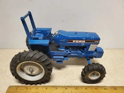 Tractor de juguete vintage Ertl azul Ford 7710 - granja fundida a presión escala 1/16 Foto 1 de 4