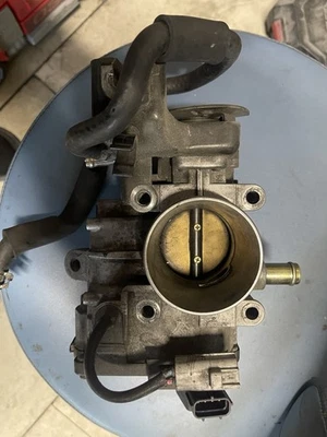 Toyota MR2 Spyder 2003 carrocería del acelerador OEM Foto 1 de 3