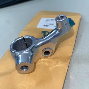 Honda CB77 CB92 Right Handlebar Bracket 53171-268-010 53171-262-010 (D) - Foto 1 di 9