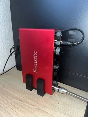 Focusrite Scarlett 8i6 (3. Generation) Vertikaler Ständer | aufrechter Halter | - Bild 1 von 3