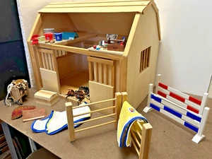 Wood Horse Barn Stable with Accessories & Five Breyer Horses - Picture 1 of 21