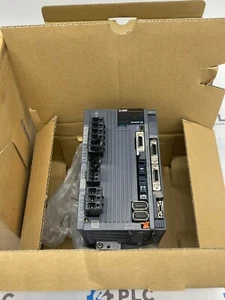 MITSUBISHI ELECTRIC Servo Amplifier 2 kW + SSCNET2; MR-J4-200B-RJ020 / MR-J4-T20 - Imagen 1 de 6