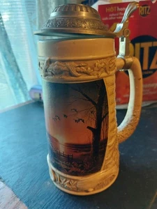 SELTENER VINTAGE Terry Redlin "Comforts of Home" Bierkrug mit Zinndeckel - Bild 1 von 5