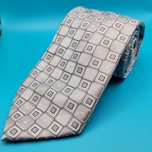 Corbata Donald J Trump Signature Collection Gris Lavanda Geo 100% Seda 58" - Imagen 1 de 4