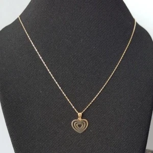 9ct Yellow Gold Flat Heart Pendant & Chain Necklace 0.46g NEW Wife Mum Xmas Gift - Picture 1 of 10