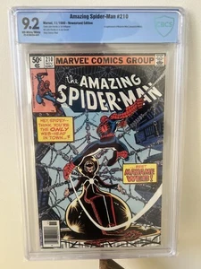 Amazing Spiderman 210 - ¡Primera Madam Web! CBCS 9.2! Hot Key! 🔥🔥🔥 - Imagen 1 de 3