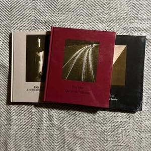 Fan Ho Photobook Hong Kong Trilogy Edition Set mai aperto dal Giappone - Foto 1 di 2