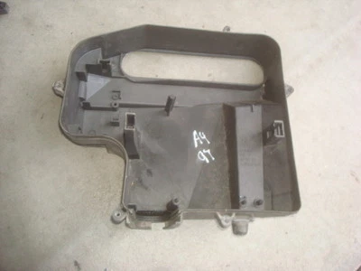 AUDI A4 1997 bajo capó fusible motor módulo de computadora caja carcasa bandeja inferior OEM Foto 1 de 2