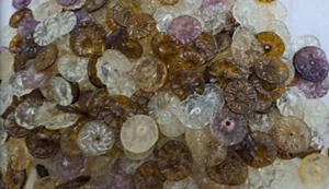 Lots of 200 pieces Hand Carved Flower Glass Beads For Chandelier And Lamp Parts - Picture 1 of 3