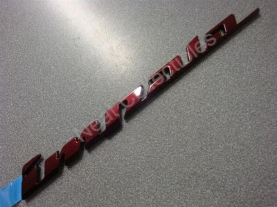 Nuevo de Lote Original Chevrolet Impala Tapa de Maletero Emblema 2000-03 Rojo Toreado Oscuro (51U) Foto 1 de 3