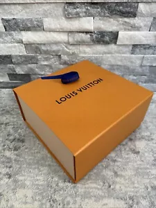 Original Louis Vuitton LV Magnetische Geschenkbox 12"x10,5"x6" Leere Box mit Band - Bild 1 von 4