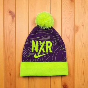 Cappello Nike NXR finitura su maglia vuota Beanie Pom Cross Country Run viola giallo - Foto 1 di 11