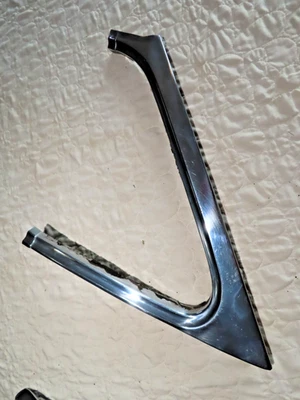 51-53 Buick Especial Super Derecha Puerta Delantera Ventilación Ventana Moldura Envolvente Foto 1 de 4