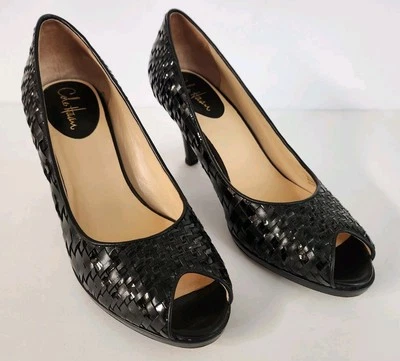 Salto Cole Haan Genevieve tamanho 10 B couro preto tecido peep toe - Imagem 1 de 4