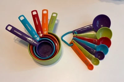 Excellent Vintage 2000s Farberware 6 Piece Measuring Spoon Set & 5 measuring cup - Image 1 of 3