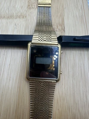 Vintage Hamilton Digital Unissex 14k Electro Relógio Quadrado Placa de Ouro REPARO - Imagem 1 de 4