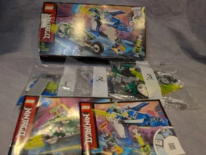 LEGO Ninjago 71709 Jay & Lloyds Velocity Racers Completo 100% Vedi Descrizione - Foto 1 di 3
