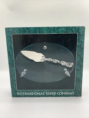 Soporte para pasteles de vidrio de colección con paleta de servidor plateado International Silver Co Foto 1 de 4