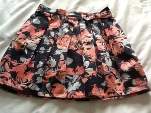Ladies multi coloured short skirt Size 8 . - Picture 1 of 3