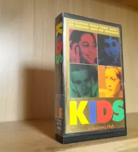 Larry Clark _ KIDS (1995) VHS Cecchi Gori _ EDIZIONE ITALIANA _ C9 - Foto 1 di 2
