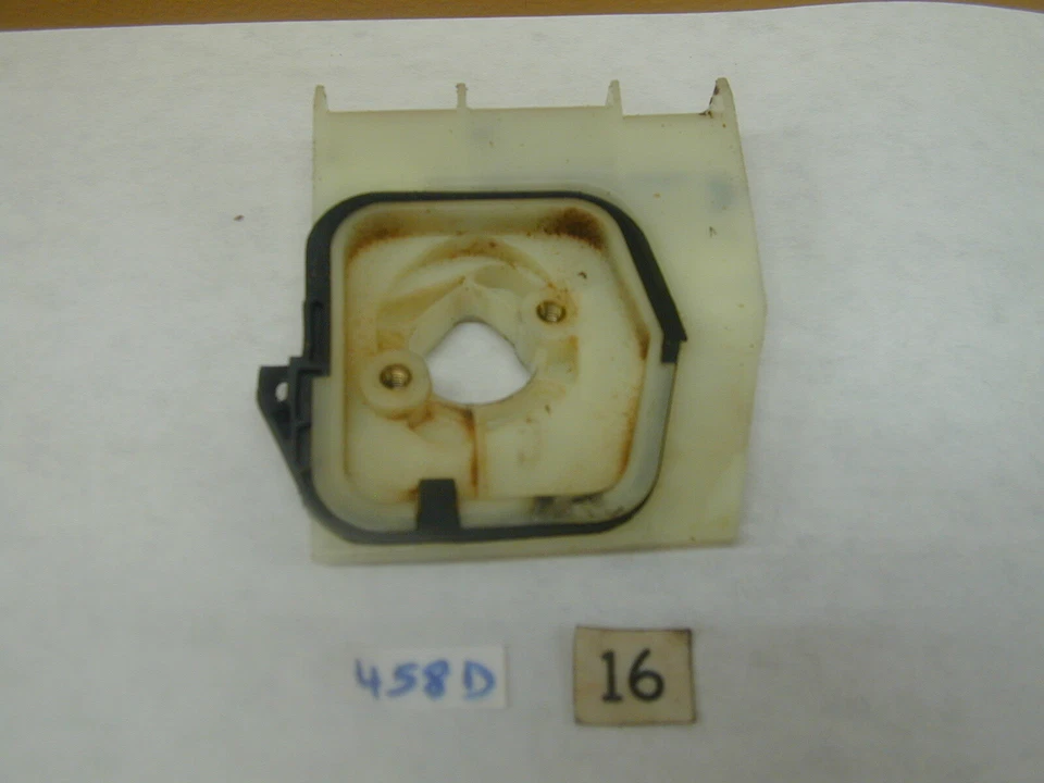 Бензопила John Deere J3816 от оригинального производителя - основание карбюратора - Изображение 1 из 1