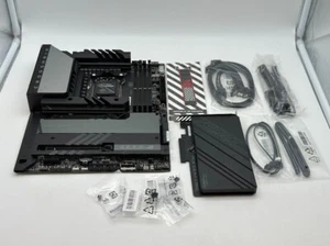 Carte mère ASUS ROG Crosshair X670E Hero AM5 ATX AMD LIRE - Photo 1/9