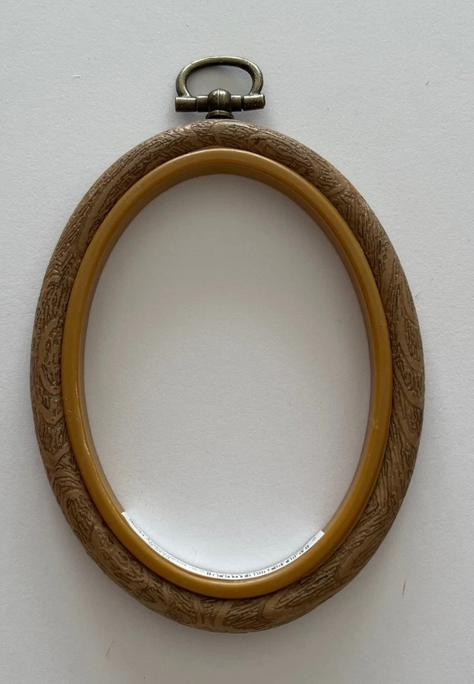 1 Oval Flexi Hoop Woodgrain Effect  2.5 x 3.5 inches - Image 1 of 1