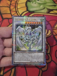 Sternenstaubdrache (Quarter Century Secret Rare) TN23-DE016 25th Anniversary NM - Bild 1 von 3