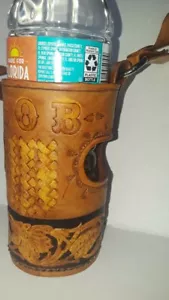 Todo Cuero ~ Funda Botella de Agua HECHA A MANO - Este precio significa que es -T O O L E D - Imagen 1 de 7