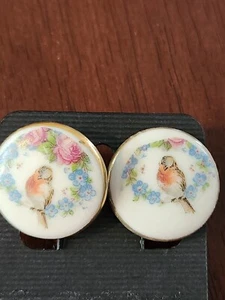 ANTIQUE/VTG EARRINGS Blue/White/Pink Bird Robin Gold Tone SCREW BACK 1" Round - Picture 1 of 8