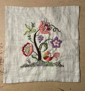Arte de pared bordado crewel hecho a mano de colección flores de gallo boho caprichoso Paragon 0304 - Imagen 1 de 12