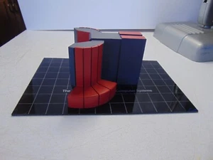 Supercomputadora modelo a escala vintage CRAY Y-MP roja - Imagen 1 de 13