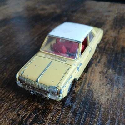 Dinky Toys #154 Ford Taunus 17M  Foto 1 de 4