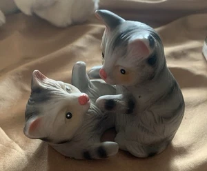 Artmark Kittys Grey & Black Striped Tabby Kitten Cats Figurine Porcelain Taiwan - Picture 1 of 6