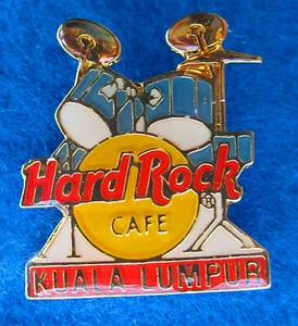 KUALA LUMPUR BLAU EMAILLE KLASSISCHES SCHLAGZEUG SCHLAGZEUG ROT NAMENSLEISTE Hard Rock Cafe PIN - Bild 1 von 1