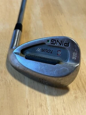 Cuña de arena PING Tour-W punto verde 56-10 56°, para diestros con eje de sujeción Foto 1 de 4