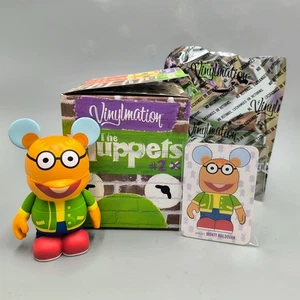 Vinylmation Figure Muppets Scooter with Artist Card Box Foil Disney Series 2 - Picture 1 of 10