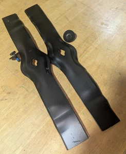 NUEVO CON DEFECTO AM130172 cuchillas de cortacésped para John Deere 42" LT133 LT155 LT160 LT166 + - Imagen 1 de 14