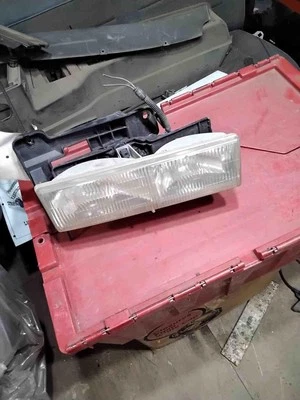 1990 - 1999 年 GMC PICKUP 1500 车头灯总成左侧 — 第 1/2 张图片